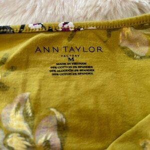 Ann Taylor Green Floral Top Size M Stretchy Adjustable Straps